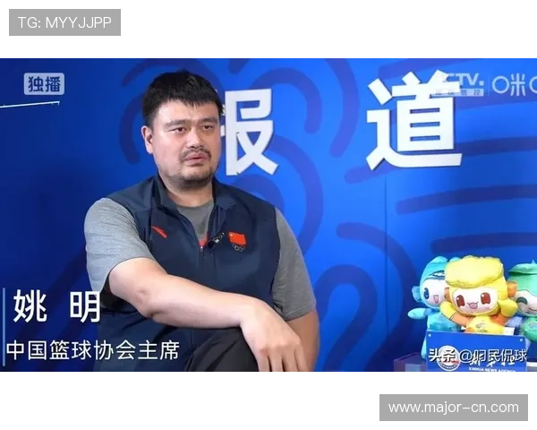 奥拉朱旺亲自指导姚明特训提升篮球技艺与职业生涯发展